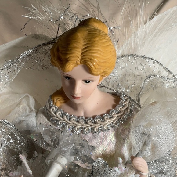 14” Porcelain Angel Fiber Optic Tree Topper-missing cord - Picture 9 of 13